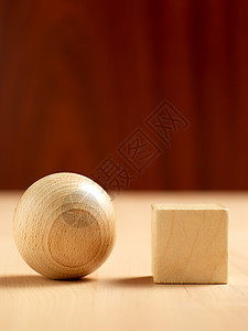 木制的方形和圆形图片