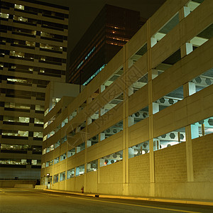 夜间建筑物照亮高清图片素材