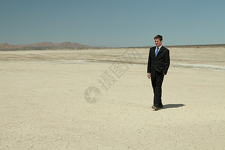 沙漠里的商人图片
