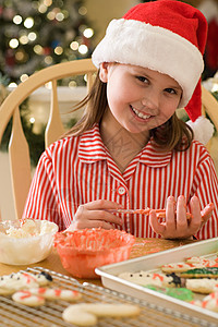 做圣诞饼干的女孩图片