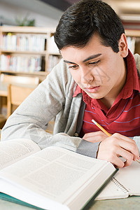 在学习的男孩图片