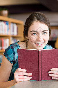 图书馆的女孩子图片