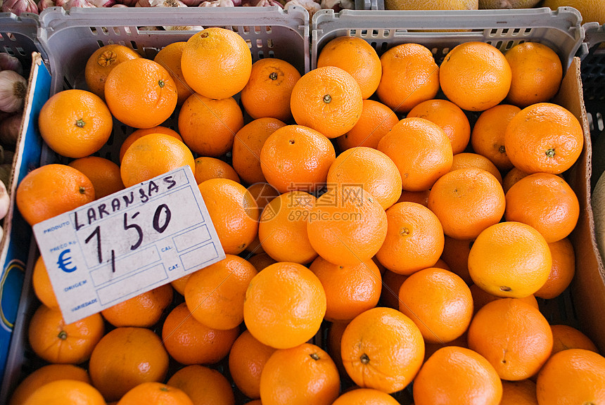 水果摊上的橙子图片