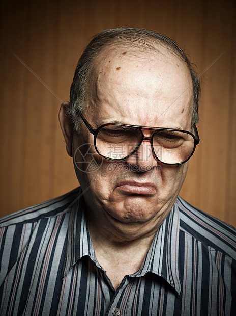 悲伤老人的画室画像