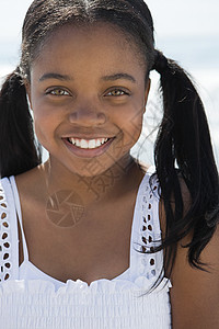 扎着辫子的非洲裔美国女孩图片