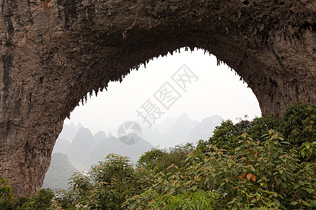 中国广西阳朔月亮山图片