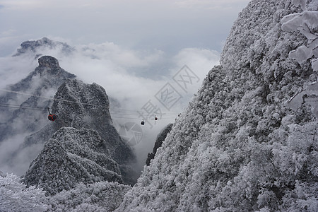 中国张家界天门山雪景索道图片