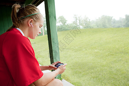 带MP3播放器的女式足球运动员图片