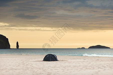 海滩上的帐篷图片