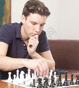 有思想的人下棋图片
