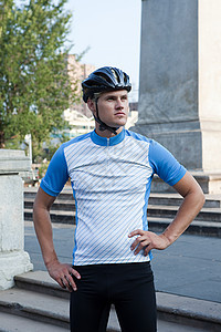 骑自行车的人的肖像图片