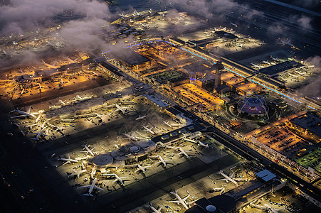 美国加利福尼亚州洛杉矶机场夜间照明的大角度视图图片