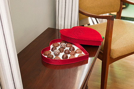心形盒巧克力图片