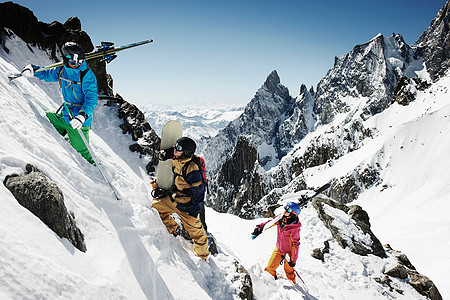 爬山滑雪队背景图片