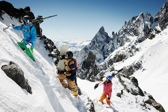 爬山滑雪队图片