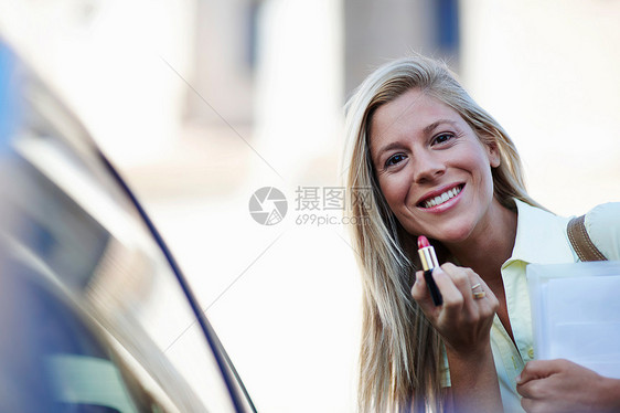 涂口红的女人图片