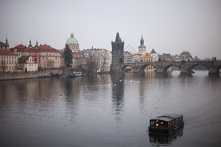 捷克共和国布拉格查尔斯桥和伏尔塔瓦河高清图片