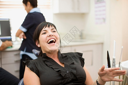 牙科诊所里的女人图片