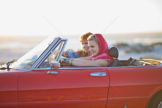 女人驾驶车图片