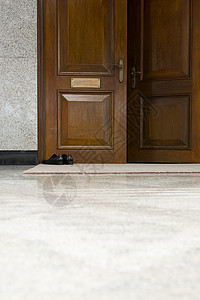 文莱清真寺门外的鞋子图片