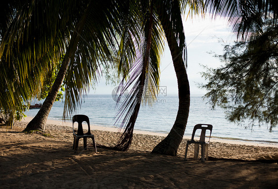 马来西亚蒂奥曼岛热带海滩上的椅子图片