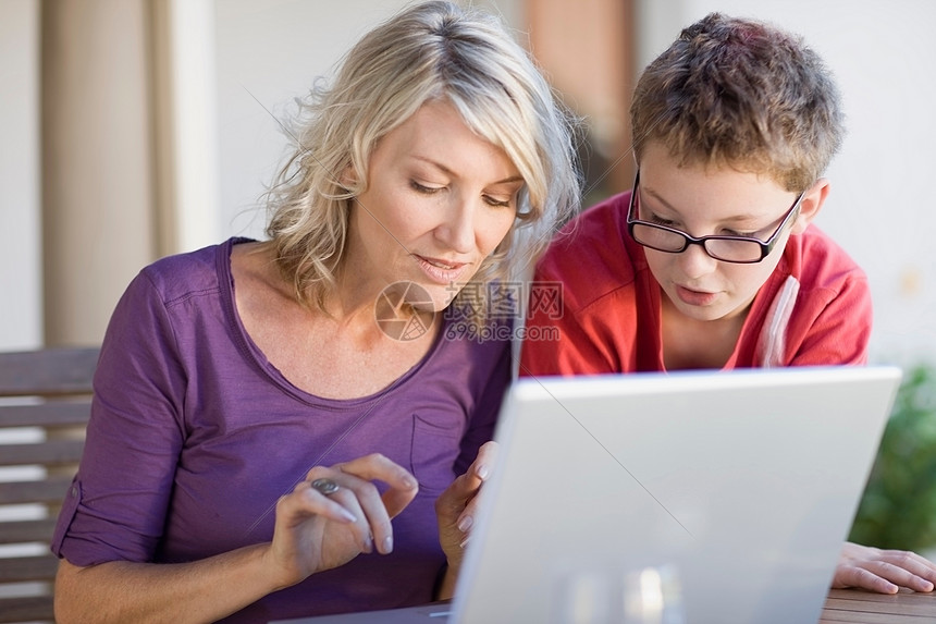 ‘~母子一起用笔记本电脑  ~’ 的图片