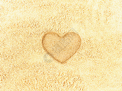 沙子中的心形图片