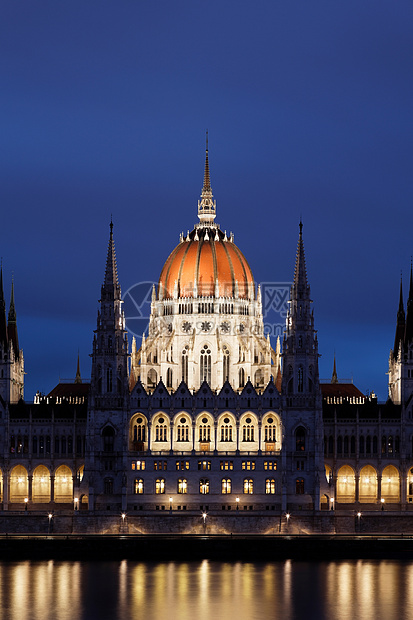 匈牙利议会大厦的晚上图片