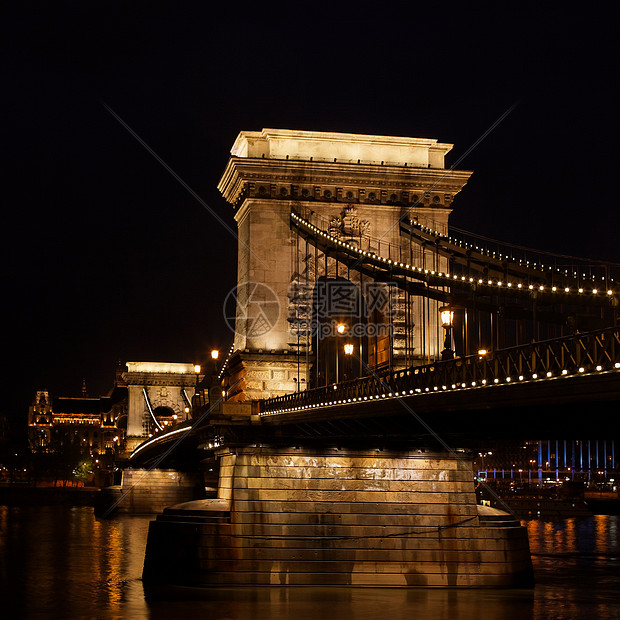 晚上的四川铁索桥图片