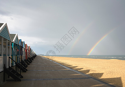 双彩虹海滩小屋图片