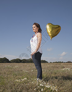 心形气球女孩图片