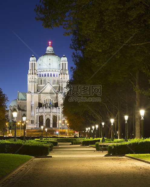 比利时布鲁塞尔公园夜景国家圣心大教堂图片