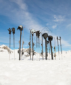 雪山滑雪设备图片