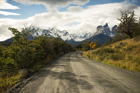 巴塔哥尼亚国家公园附近的道路高清图片