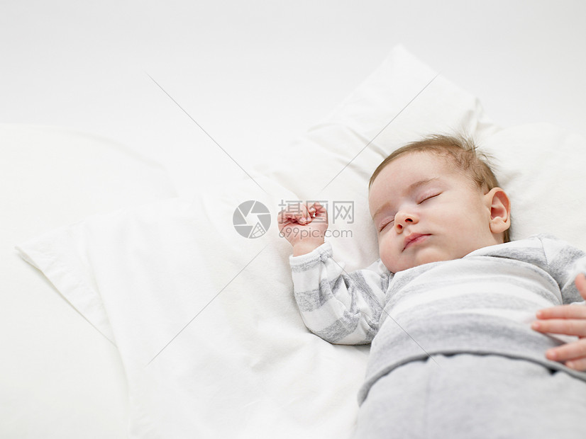 睡觉的婴儿图片