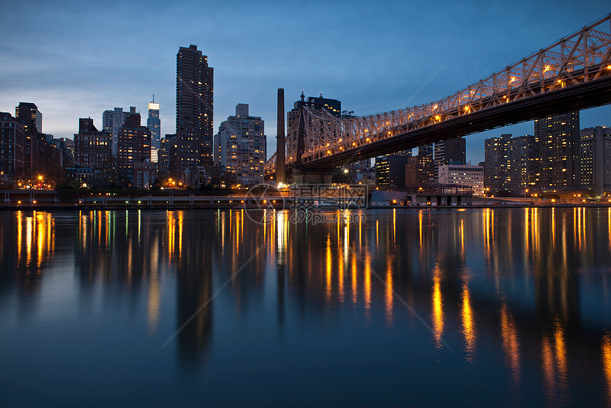美国纽约市罗斯福岛皇后区艾德科赫大桥图片