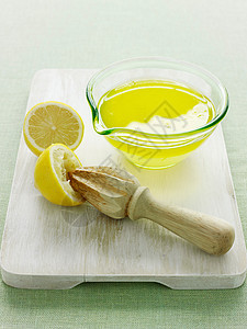 一碗鲜榨柠檬汁图片