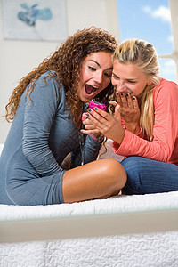 女朋友嘲笑手机短信图片