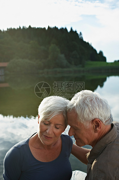 年长的一对夫妻互相说谎图片