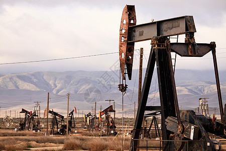 加州油井井架图片
