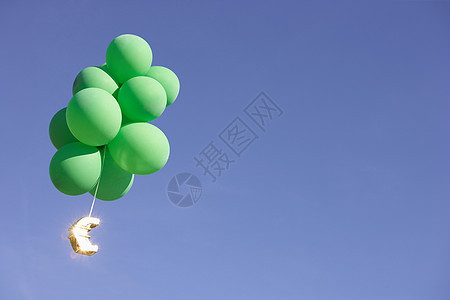 欧洲绿色氦气球飞行图片