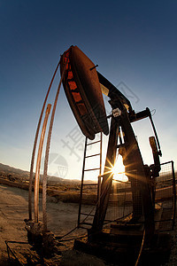 油田阶梯式油泵图片