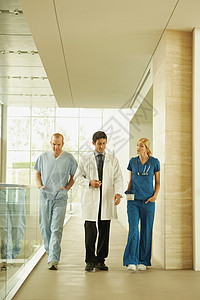现代设施中的医务人员图片