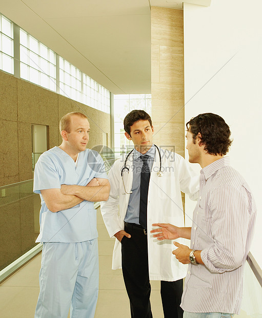 医生和住院的病人沟通图片