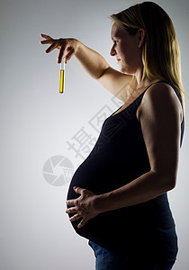 孕妇拿着试管图片