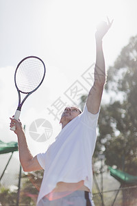 打网球的老人图片