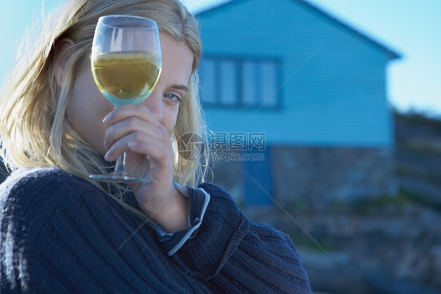 ‘~喝酒的年轻女子  ~’ 的图片
