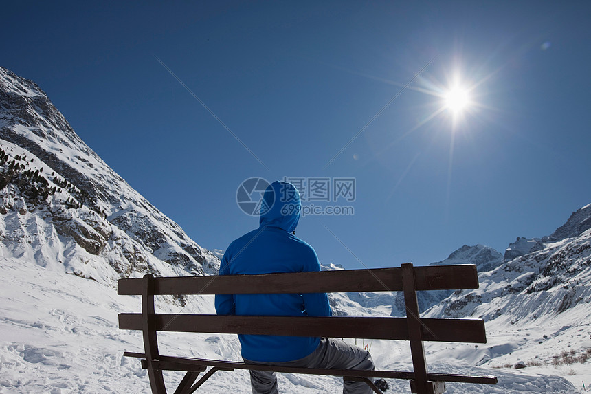 ‘~坐在冰川前的人  ~’ 的图片