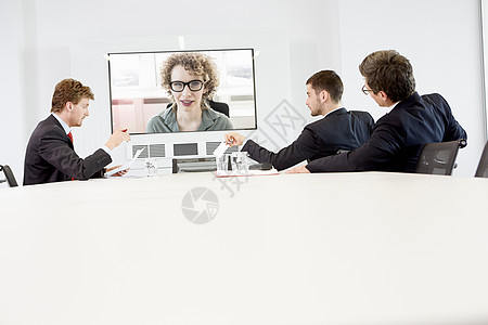 商人与妇女视频会议图片