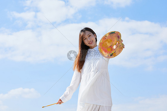 文艺清新美女户外油画写生图片